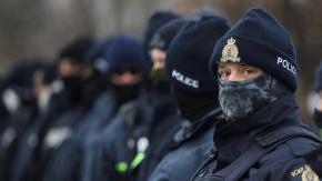 Despejan el puente fronterizo bloqueado por camioneros antivacunas en Canadá tras casi una semana Despejan el puente fronterizo bloqueado por camioneros antivacunas en Canadá tras casi una semana