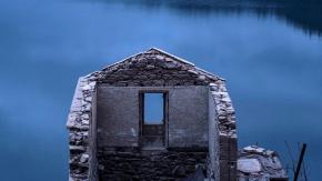 Aceredo, el pueblo fantasma en España que emergió del agua después de tres décadas Aceredo, el pueblo fantasma en España que emergió del agua después de tres décadas