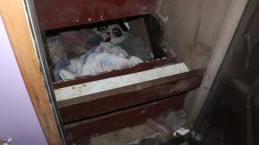 Bajo una escalera: Así era el lugar donde fue escondida niña que estuvo desaparecida desde 2019 Bajo una escalera: Así era el lugar donde fue escondida niña que estuvo desaparecida desde 2019