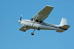Hombre con cáncer terminal robó una avioneta y se suicidó estrellándola en un campo Hombre con cáncer terminal robó una avioneta y se suicidó estrellándola en un campo