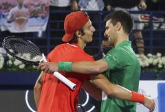 Djokovic gana su primer partido de la temporada tras perderse Australia por no estar vacunado Djokovic gana su primer partido de la temporada tras perderse Australia por no estar vacunado