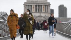 "Convivir con la covid": Inglaterra pone fin a la pandemia con polémico plan "Convivir con la covid": Inglaterra pone fin a la pandemia con polémico plan