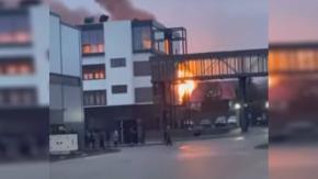 VIDEO: Captan momento exacto de bombardeo de aeropuerto en Ucrania VIDEO: Captan momento exacto de bombardeo de aeropuerto en Ucrania