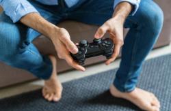 Padre dejó morir de hambre a su bebé mientras jugaba videojuegos: Lo condenaron a 14 meses de cárcel Padre dejó morir de hambre a su bebé mientras jugaba videojuegos: Lo condenaron a 14 meses de cárcel