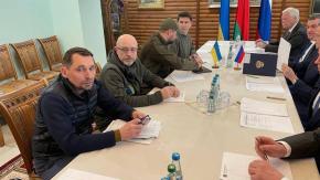 Ucrania y Rusia abrirán "corredores humanitarios" para evacuar civiles