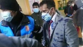 Hijos lanzan pintura a su padre en día de su matrimonio: Lo acusan de no pagar pensión de alimentos Hijos lanzan pintura a su padre en día de su matrimonio: Lo acusan de no pagar pensión de alimentos