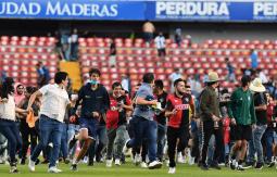 Suspendido partido Querétaro contra Atlas por violencia e invasión de cancha Suspendido partido Querétaro contra Atlas por violencia e invasión de cancha