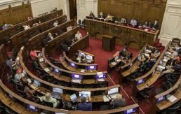 Cadem: 57% de los encuestados está de acuerdo con extender el plazo de entrega de la Constitución Cadem: 57% de los encuestados está de acuerdo con extender el plazo de entrega de la Constitución