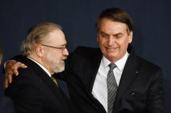 Fiscal de Brasil cercano a Bolsonaro saluda en el 8-M a "mujer que escoge el color" de las uñas Fiscal de Brasil cercano a Bolsonaro saluda en el 8-M a "mujer que escoge el color" de las uñas