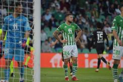 Claudio Bravo lo hizo otra vez: tapó penal en el duelo entre Betis y Frankfurt por la Europa League Claudio Bravo lo hizo otra vez: tapó penal en el duelo entre Betis y Frankfurt por la Europa League