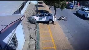 Conductora atropella a ciclista y choca contra un muro en examen de licencia de conducir en Curicó Conductora atropella a ciclista y choca contra un muro en examen de licencia de conducir en Curicó