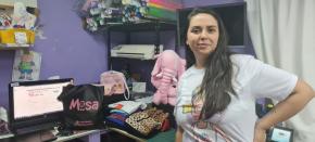 Mosa: Tras ser madre, mujer emprendió con $5 mil para comprar materiales y hacer pinches Mosa: Tras ser madre, mujer emprendió con $5 mil para comprar materiales y hacer pinches