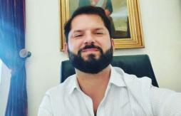 "Daré lo mejor de mí para estar a la altura": Boric y su primera imagen en su oficina en La Moneda