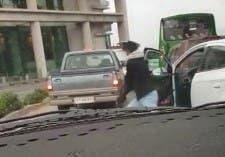 Incidente de tránsito termina con un carabinero disparando contra un conductor en Viña del Mar Incidente de tránsito termina con un carabinero disparando contra un conductor en Viña del Mar