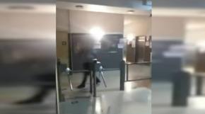 Viralizan video de hombre que destruyó consejería de edificio en Estación Central Viralizan video de hombre que destruyó consejería de edificio en Estación Central