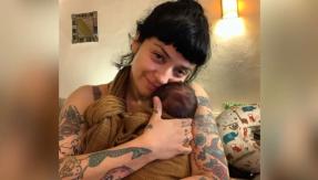 Mon Laferte reveló la icónica canción que sonaba mientras nacía su hijo: es una de David Bowie Mon Laferte reveló la icónica canción que sonaba mientras nacía su hijo: es una de David Bowie