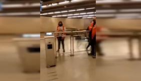 Denuncian a funcionaria de Metro por burlarse de una estudiante por su peso Denuncian a funcionaria de Metro por burlarse de una estudiante por su peso