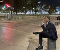AbuBakar Mamat: La verdad de la foto del embajador de Malasia "plantado" frente a La Moneda AbuBakar Mamat: La verdad de la foto del embajador de Malasia "plantado" frente a La Moneda