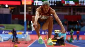 Yulimar Rojas: la atleta venezolana rompe su propio récord mundial de triple salto femenino Yulimar Rojas: la atleta venezolana rompe su propio récord mundial de triple salto femenino