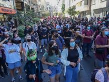 Gobierno confirma un herido a bala por carabinero durante marcha de estudiantes Gobierno confirma un herido a bala por carabinero durante marcha de estudiantes
