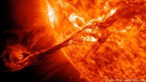 Gigantesca erupción solar "caníbal" se dirige a la Tierra a más de 3 millones de km/h Gigantesca erupción solar "caníbal" se dirige a la Tierra a más de 3 millones de km/h
