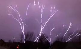 En cámara lenta: Video muestra impresionante tormenta de "rayos invertidos" en Kansas En cámara lenta: Video muestra impresionante tormenta de "rayos invertidos" en Kansas