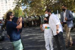 Presidente Boric conversó vía megáfono con asistentes a marcha del Trastorno del Espectro Autista Presidente Boric conversó vía megáfono con asistentes a marcha del Trastorno del Espectro Autista