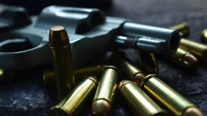 Joven agarró arma de su padre, se le escapó un disparo y se mató frente a unos amigos Joven agarró arma de su padre, se le escapó un disparo y se mató frente a unos amigos