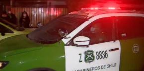 Familia sufrió violento portonazo en Maipú: Apuntaron con armas de fuego a niña de cuatro años Familia sufrió violento portonazo en Maipú: Apuntaron con armas de fuego a niña de cuatro años