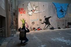 El arte del misterioso Banksy llega a Chile con la exposición "Sin límites" El arte del misterioso Banksy llega a Chile con la exposición "Sin límites"