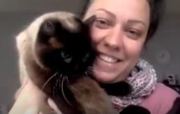 Gata y su dueña se reencuentran tras 5 años: Se había perdido y la ubicaron por su microchip Gata y su dueña se reencuentran tras 5 años: Se había perdido y la ubicaron por su microchip