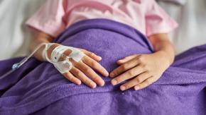 Niña de 8 años muere tras golpiza de su padre: le pegaba por no aprender lecciones de música Niña de 8 años muere tras golpiza de su padre: le pegaba por no aprender lecciones de música