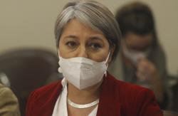 Ministra Jara defiende retiro acotado: "A los bancos no les conviene que la persona se ponga al día" Ministra Jara defiende retiro acotado: "A los bancos no les conviene que la persona se ponga al día"
