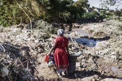 Casi 400 muertos por las inundaciones en Sudáfrica, prosigue la búsqueda de desaparecidos Casi 400 muertos por las inundaciones en Sudáfrica, prosigue la búsqueda de desaparecidos