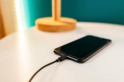 Proyecto propone cargador universal para todos los celulares de Chile Proyecto propone cargador universal para todos los celulares de Chile