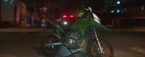 Motorista resultó con impactos de bala en sus piernas tras persecución policial en Ñuñoa Motorista resultó con impactos de bala en sus piernas tras persecución policial en Ñuñoa