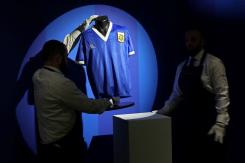 Comenzó subasta de camiseta mítica de Diego Maradona y ya recibió millonaria oferta Comenzó subasta de camiseta mítica de Diego Maradona y ya recibió millonaria oferta