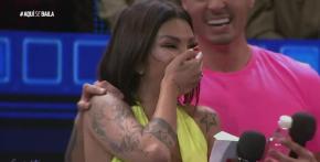 Mauricio Isla sorprendió a Thati Lira con romántico regalo en "Aquí se baila" Mauricio Isla sorprendió a Thati Lira con romántico regalo en "Aquí se baila"