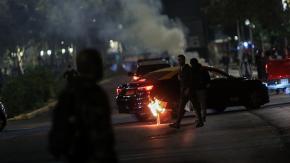 Desórdenes en Plaza Baquedano provocan desvíos del tránsito en Santiago Desórdenes en Plaza Baquedano provocan desvíos del tránsito en Santiago