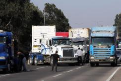 Camioneros descartan paro nacional: "Se corre un riesgo de desabastecimiento catastrófico" Camioneros descartan paro nacional: "Se corre un riesgo de desabastecimiento catastrófico"