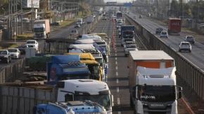 El sorpresivo factor que complica a La Moneda para controlar los bloqueos de rutas de los camioneros El sorpresivo factor que complica a La Moneda para controlar los bloqueos de rutas de los camioneros