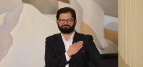 Boric por acuerdo para subir el sueldo mínimo a $400 mil: "Avanzamos junto a las y los trabajadores" Boric por acuerdo para subir el sueldo mínimo a $400 mil: "Avanzamos junto a las y los trabajadores"