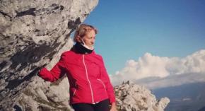 Mujer de 72 años inicia viaje a pie de Venecia a Pekín: Tardará cerca de tres años Mujer de 72 años inicia viaje a pie de Venecia a Pekín: Tardará cerca de tres años