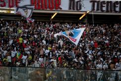 Incidentes en la previa del Colo Colo-River: hinchas intentan ingresar a la fuerza al Monumental Incidentes en la previa del Colo Colo-River: hinchas intentan ingresar a la fuerza al Monumental