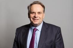 Renuncia diputado británico que fue descubierto viendo porno en plena sesión Renuncia diputado británico que fue descubierto viendo porno en plena sesión