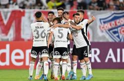 "Que el Colo-Colo salga campeón": El "Cacique" recibe curioso apoyo de cadena de comida rápida "Que el Colo-Colo salga campeón": El "Cacique" recibe curioso apoyo de cadena de comida rápida