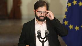 "No creas todo en redes sociales": Boric desmiente imagen donde aparecía tomando una cerveza "No creas todo en redes sociales": Boric desmiente imagen donde aparecía tomando una cerveza