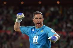 Bravo salió lesionado en derrota del Betis ante el Barcelona Bravo salió lesionado en derrota del Betis ante el Barcelona