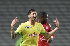 Polémica en el futbol francés por cánticos de hinchada que se burla de la muerte de Emiliano Sala Polémica en el futbol francés por cánticos de hinchada que se burla de la muerte de Emiliano Sala