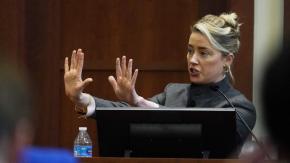 Amber Heard niega haber dejado fecas en la cama de Johnny Depp: "No creo que eso sea gracioso" Amber Heard niega haber dejado fecas en la cama de Johnny Depp: "No creo que eso sea gracioso"